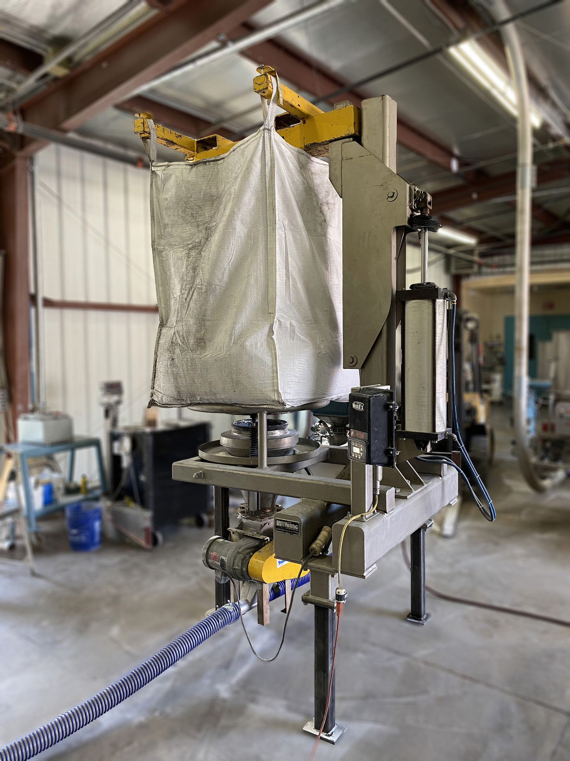 Direct From Bag Unloader with Negative Pressure Convey System